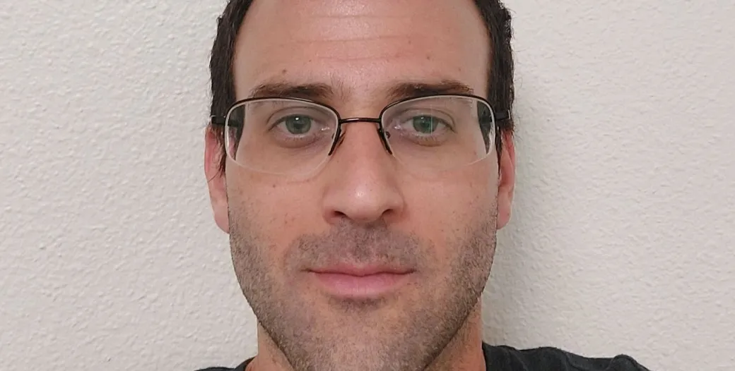 Elad Romanov Headshot