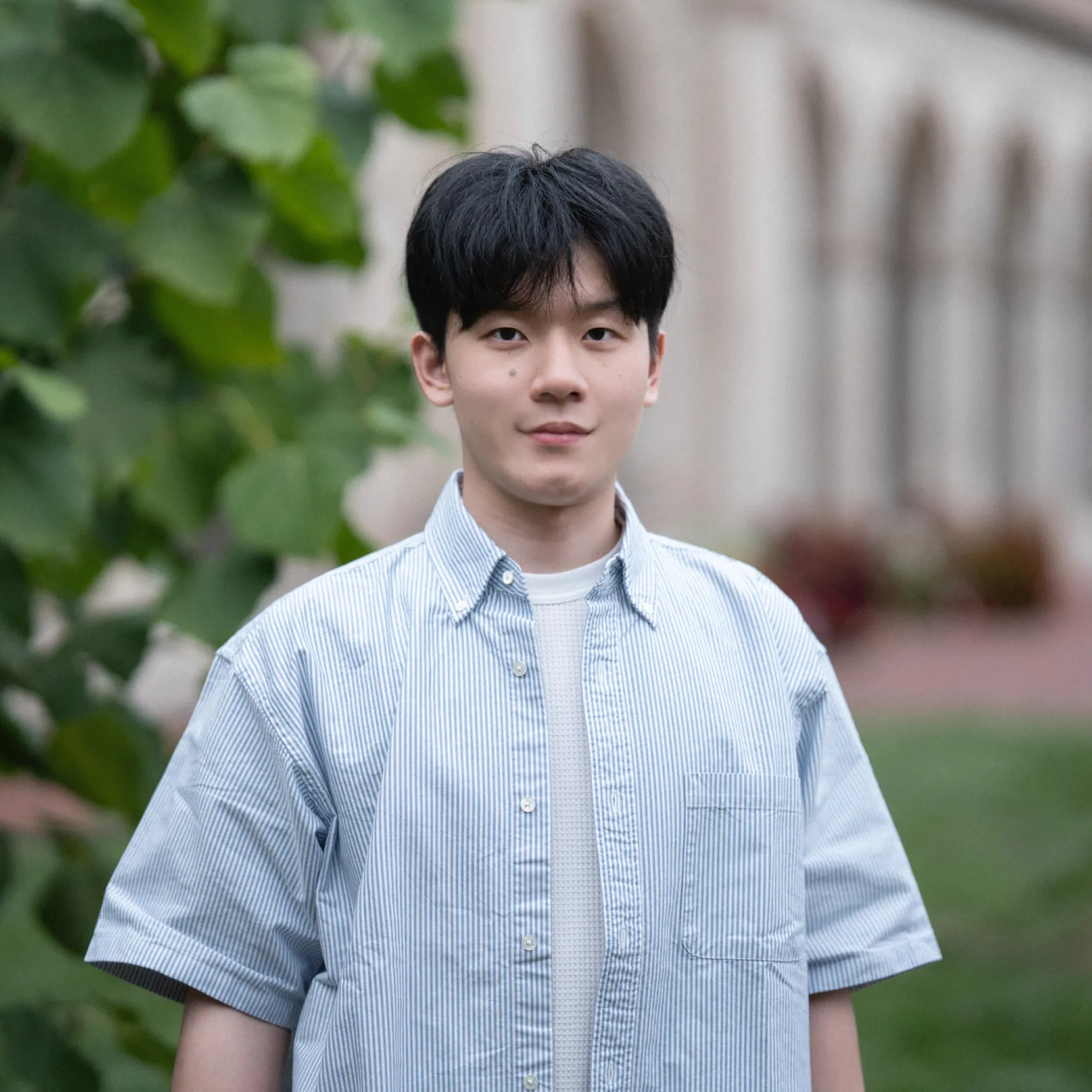 Yizhe (Alek) Wang Headshot