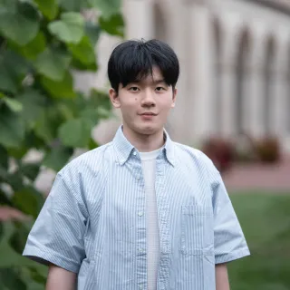 Yizhe (Alek) Wang Headshot